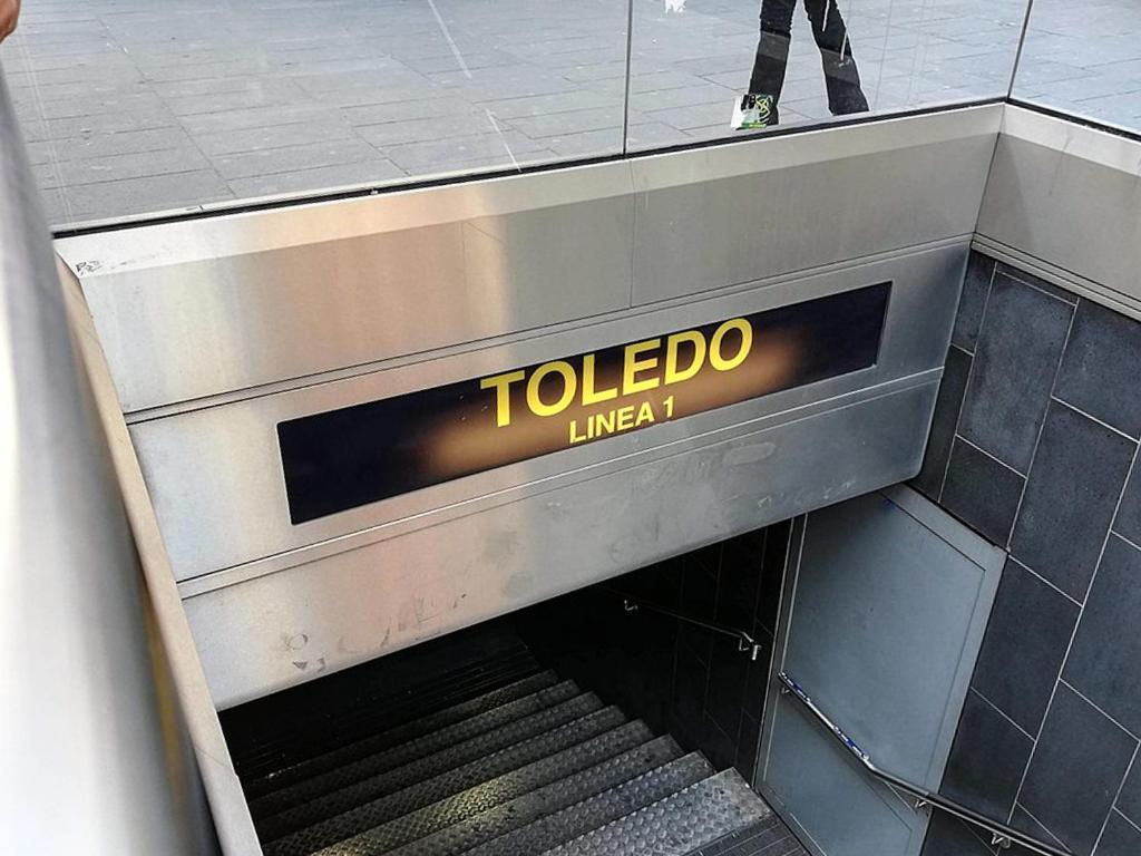 Il Vicoletto A Toledo Hotel Наполи Екстериор снимка