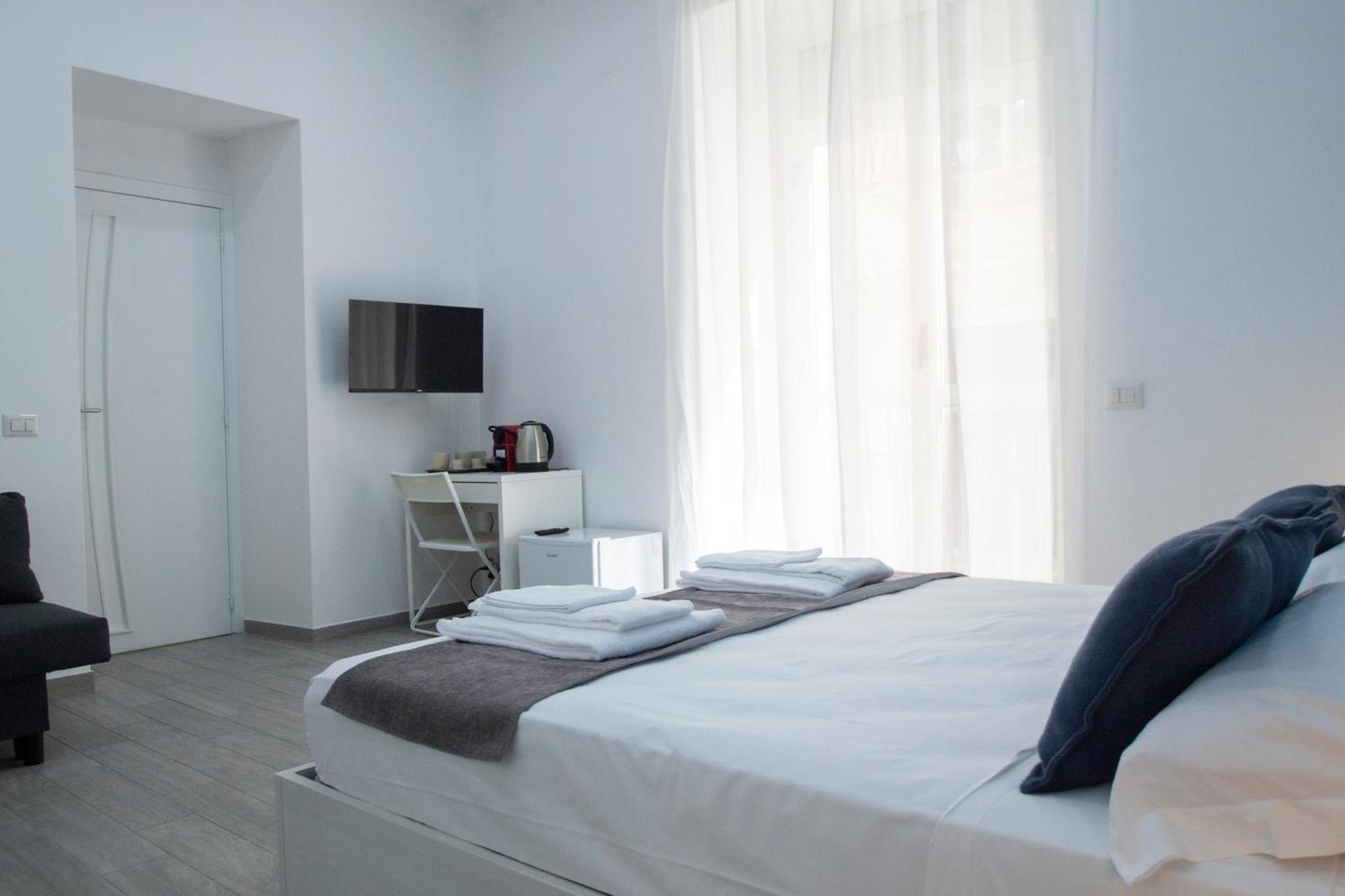 Il Vicoletto A Toledo Hotel Наполи Екстериор снимка